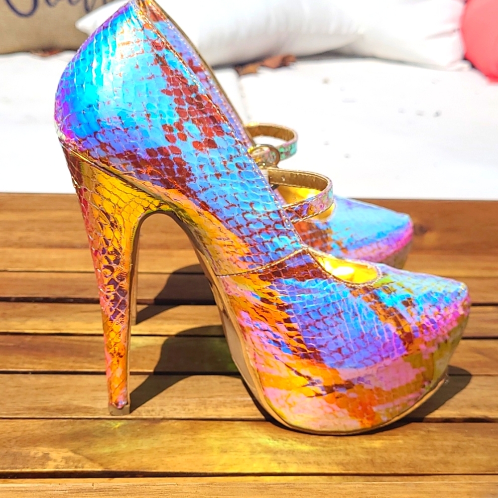 Mona Mia high heeled shoe!